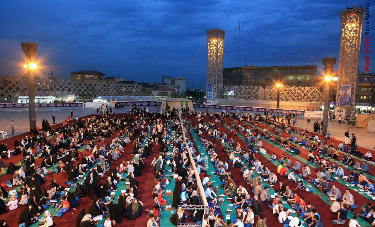 مراسم افطاری مراسم افطاری در میدان امام حسین (ع) +عکس