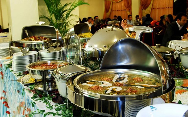 صرف هزینه میلیونی برای پهن کردن سفره‌ افطاری در هتل‌ها/ هزینه سه برابری از منزل تا رستوران