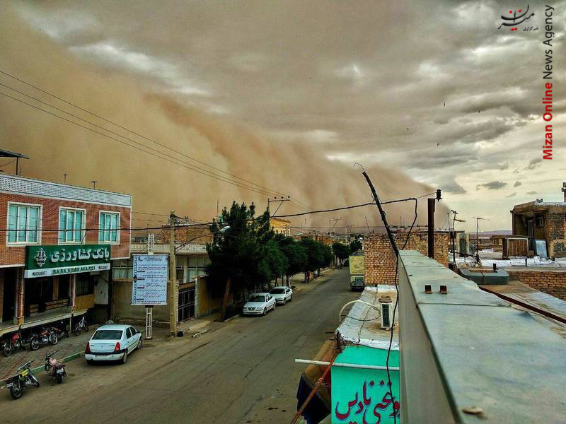 طوفان آران و بیدگل تصویر دیدنی از لحظه ورود طوفان به آران و بیدگل