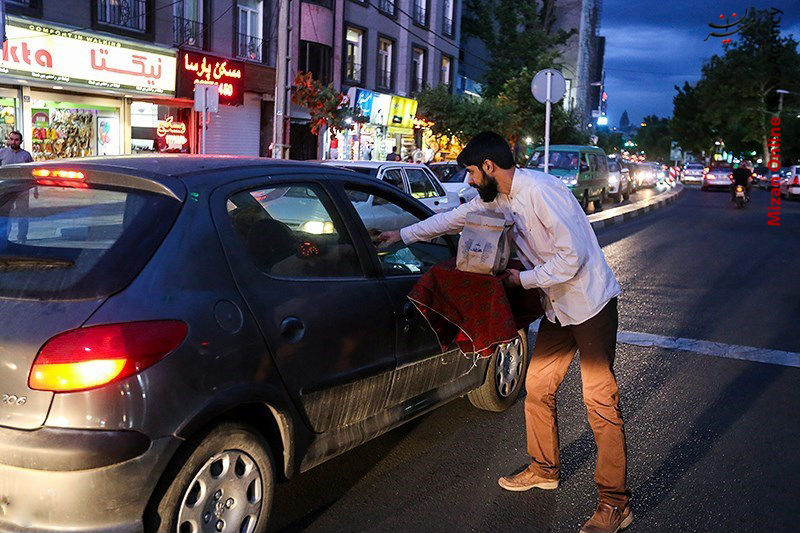 توزیع بسته‌های افطاری ساده در تهران +عکس