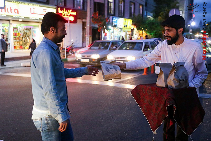 توزیع بسته‌های افطاری ساده در تهران +عکس