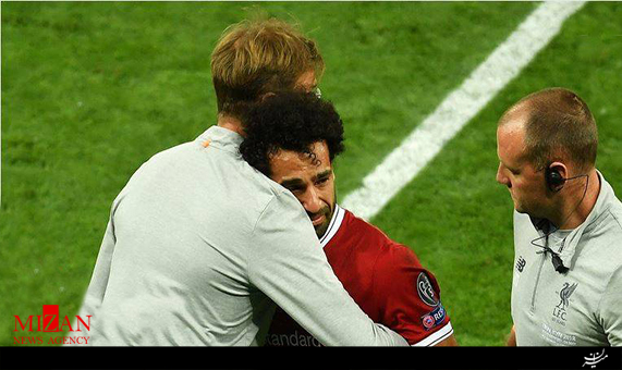 اشک‌های محمد صلاح پس از مصدومیت در فینال لیگ قهرمانان اروپا + فیلم