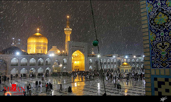 نخستین بارش باران در حرم امام رضا در ماه میهمانی خدا
