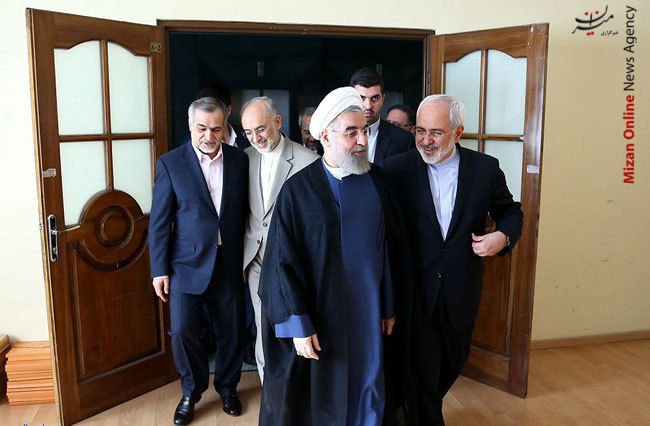 دولت یا چراغ زرد چشمک‌زن؟! / گیج می زنید/ پای درس روابط بین‌الملل رهبری