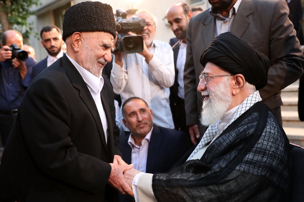 دیدار ۸ شاعر از آذربایجان با مقام معظم رهبری