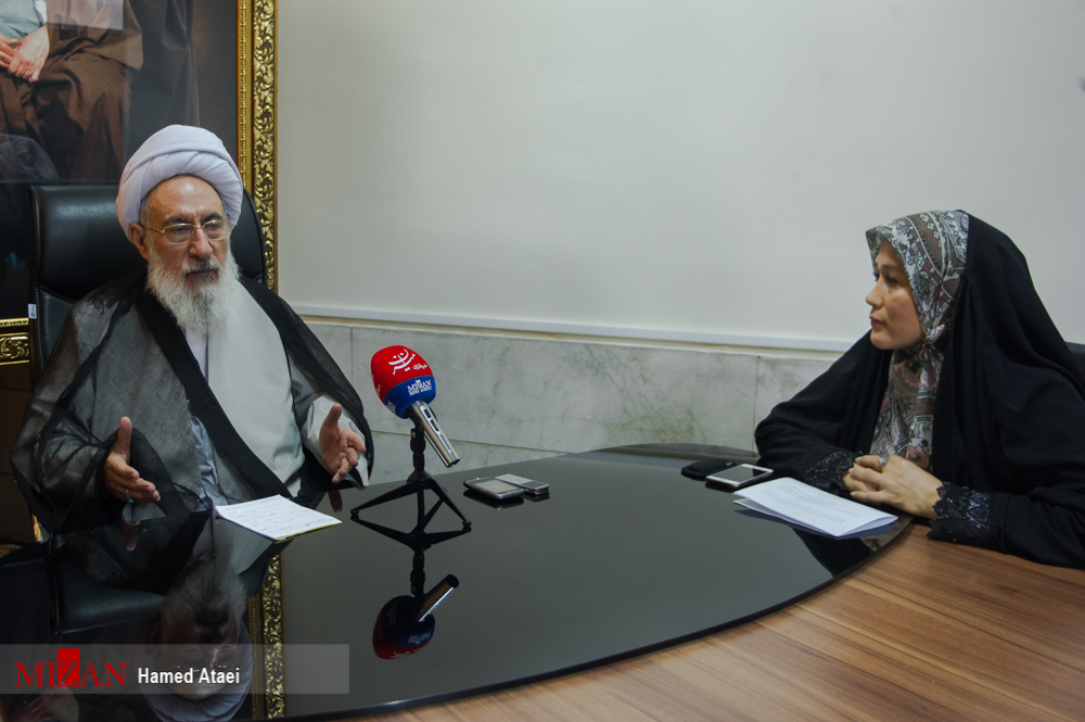آرامش در بازداشت؛ نمازشب در تبعید/ خانهای که امام(ره) پس زد/ روایتی از جلسه خبرگان برای انتخاب خلف صالح امام امت/ نمونههایی از بینش سیاسی رهبر معظم انقلاب/ رویشها و ریزشها آرامش در بازداشت؛ نمازشب در تبعید/ خانهای که امام(ره) پس زد/ روایتی از جلسه خبرگان برای انتخاب خلف صالح امام امت/ نمونههایی از بینش سیاسی رهبر معظم انقلاب
