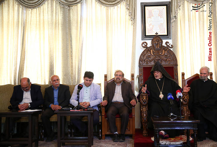 بزرگداشت امام خمینی (ره) در کلیسا +عکس
