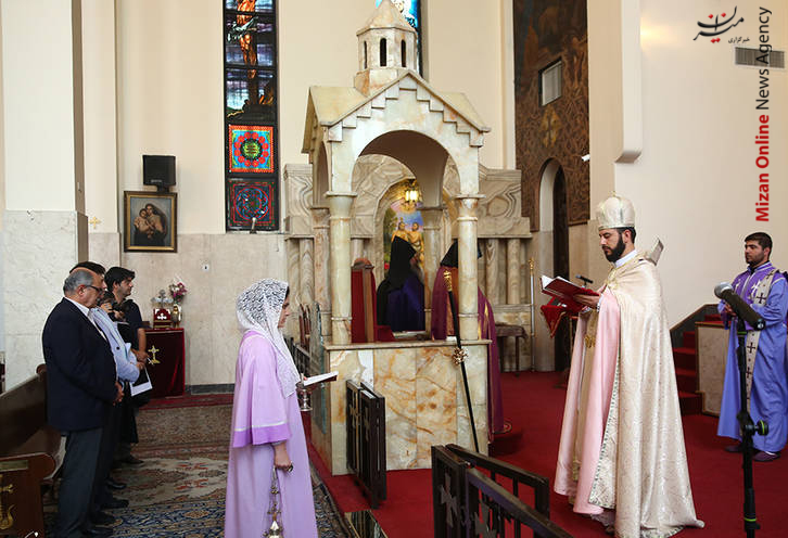 بزرگداشت امام خمینی (ره) در کلیسا +عکس