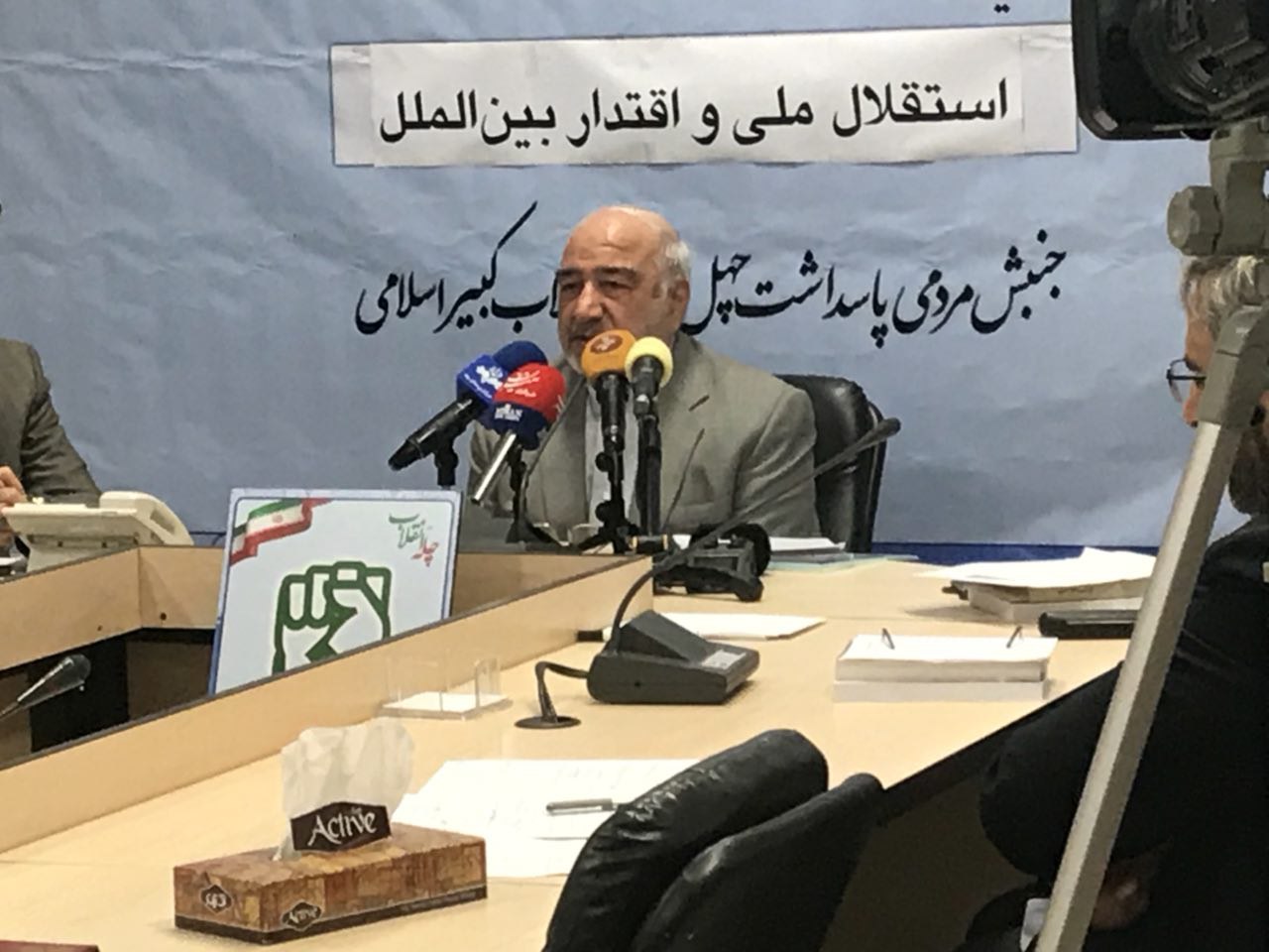 اینکه ایران در دنیا حرفی برای گفتن دارد بخاطر دو مولفه «قدرت الهی» و «توده‌های مردم» است/ جریان نفوذ مفاهیم جدیدی را ارائه می‌کند که با مبانی انقلاب همخوانی ندارد /صدام فکر نمی‌کرد که ما در جنگ به سبک و شیوه خودمان عمل کنیم