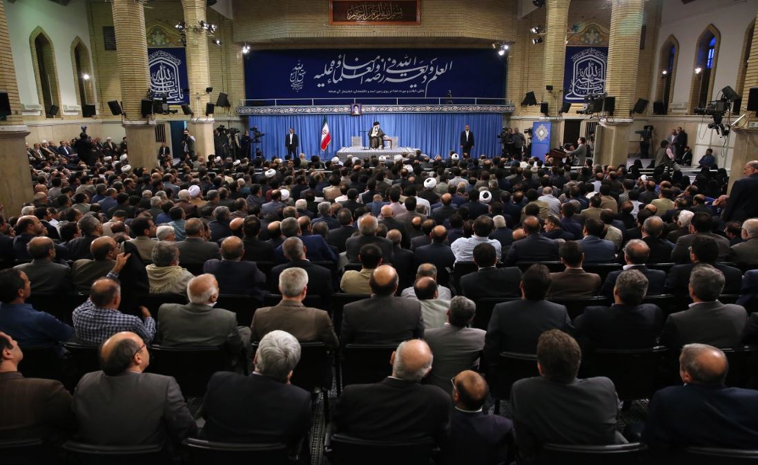 تصویری از دیدار جمعی از استادان و نخبگان با رهبرانقلاب تصویری از دیدار جمعی از استادان و نخبگان با رهبرانقلاب