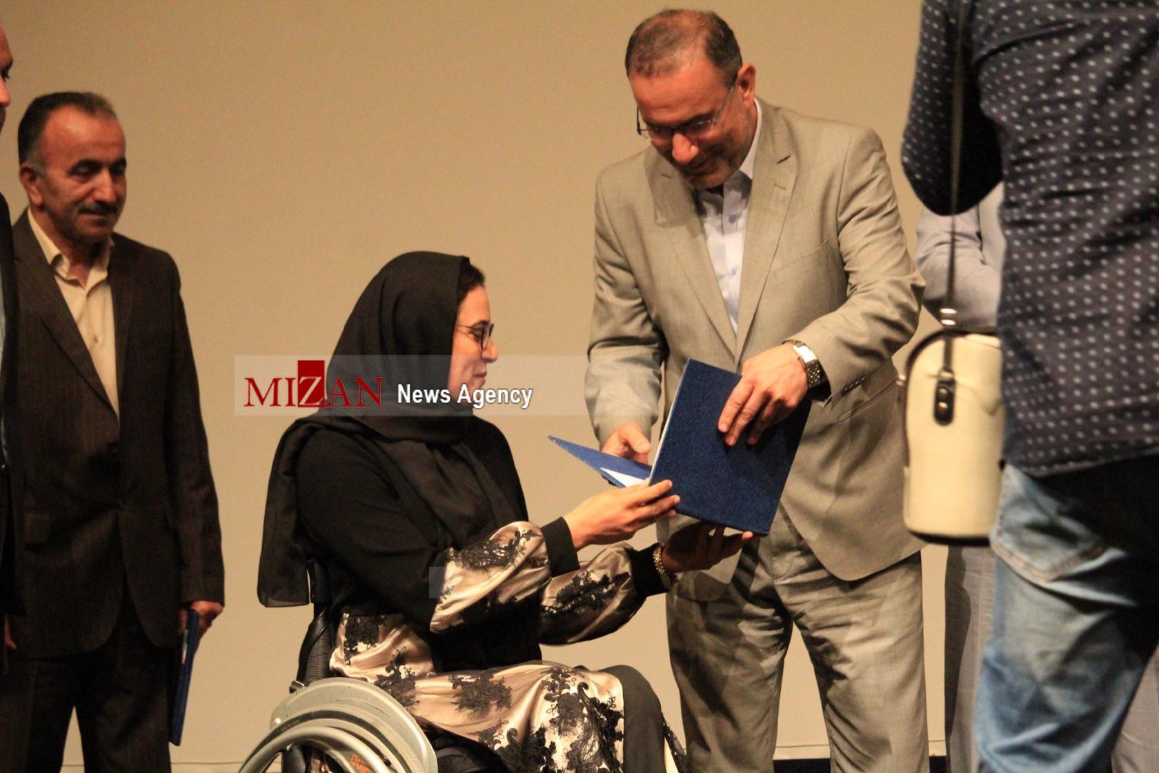 تجلیل از قهرمانان و پیشکسوتان ورزش در کیش به روایت تصویر تجلیل از قهرمانان و پیشکسوتان ورزش در کیش به روایت تصویر
