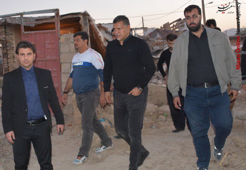 دایی یک روستای زلزله زده را می سازد دایی یک روستای زلزله زده را می سازد