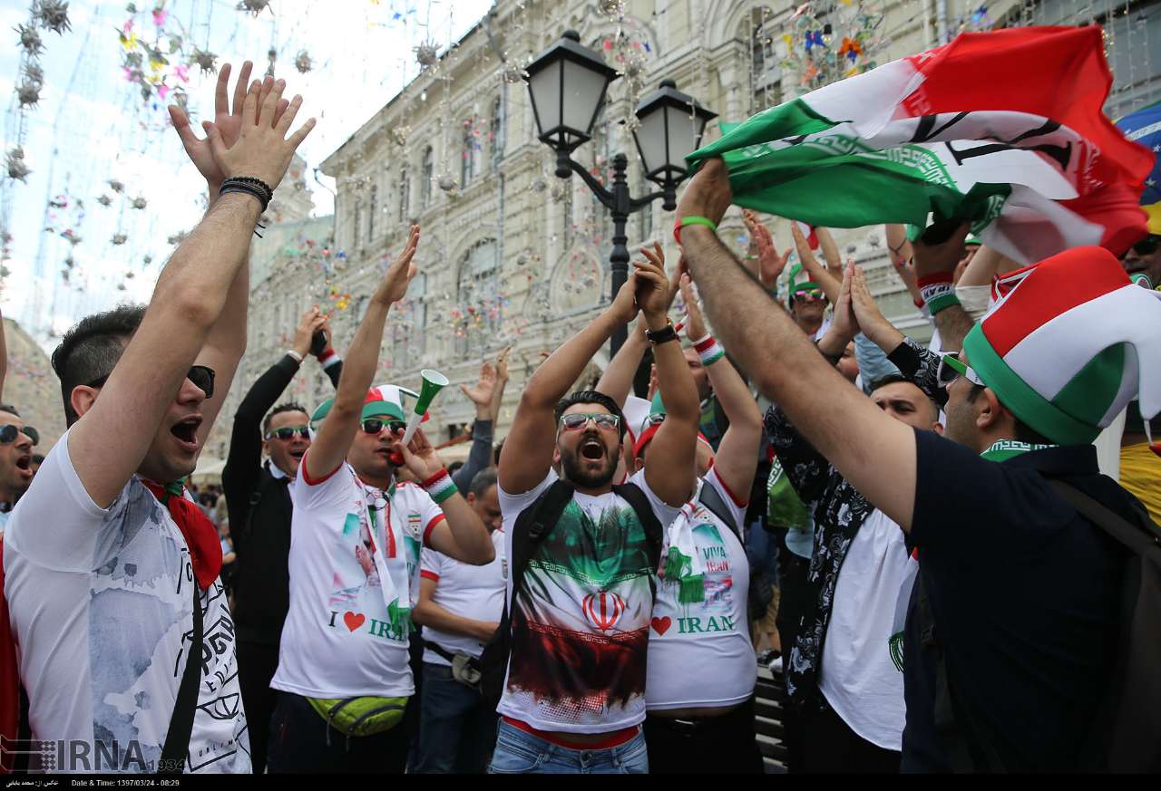 حضور طرفداران تیم ملی ایران در میدان سرخ مسکو حضور طرفداران تیم ملی ایران در میدان سرخ مسکو