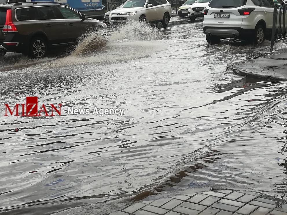 بارش سیلآسا باران در شهر کازان + تصاویر بارش سیلآسا باران در شهر کازان + تصاویر