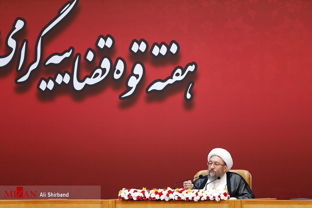 رییس قوه قضاییه: به اخلال گران اقتصادی هشدار میدهم پنبهها را از گوش در بیاورند این کارها مجازاتهای بسیار سنگینی دارد/ در اجرای قانون تردید نخواهیم کرد/ نیروهای امنیتی موظفند در اسرع وقت اخلالگران را شناسایی و به قوه قضاییه معرفی کنند/ رییس جمهور: قاضی مستقل است و بالاترین استقلال، استقلال شخص قاضی است/ رییس مجلس: قوه قضاییه در سالهای گذشته تلاشهای بسیار خوبی داشته است رییس قوه قضاییه: به اخلال گران اقتصادی هشدار میدهم پنبهها را از گوش در بیاورند این کارها مجازاتهای بسیار سنگینی دارد/ در اجرای قانون تردید نخواهیم کرد/ نیروهای امنیتی موظفند در اسرع وقت اخلالگران را شناسایی و به قوه قضاییه معرفی کنند/ رییس جمهور: قاضی مستقل است و بالاترین استقلال، استقلال شخص قاضی است/ رییس مجلس: قوه قضاییه در سالهای گذشته تلاشهای بسیار خوبی داشته است