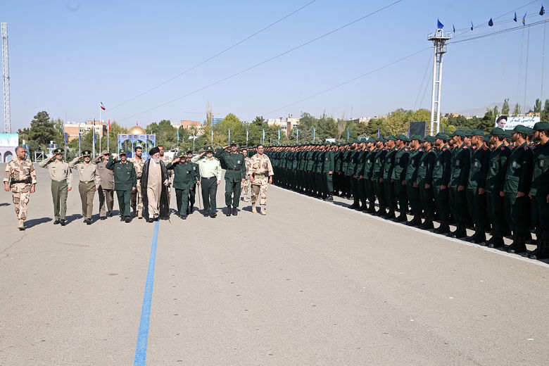 مراسم دانشآموختگی دانشجویان افسری و تربیت پاسداری دانشگاه امام حسین (ع) با حضور و سخنرانی فرمانده کل قوا برگزار شد مراسم دانشآموختگی دانشجویان افسری و تربیت پاسداری دانشگاه امام حسین (ع) با حضور و سخنرانی فرمانده کل قوا برگزار شد
