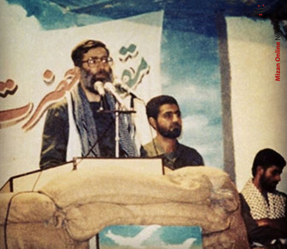 تصاویر ناب سردار حاج قاسم سلیمانی/ از «آرامش قبل از عملیات» تا «بوسیدن پیشانی یک نویسنده»