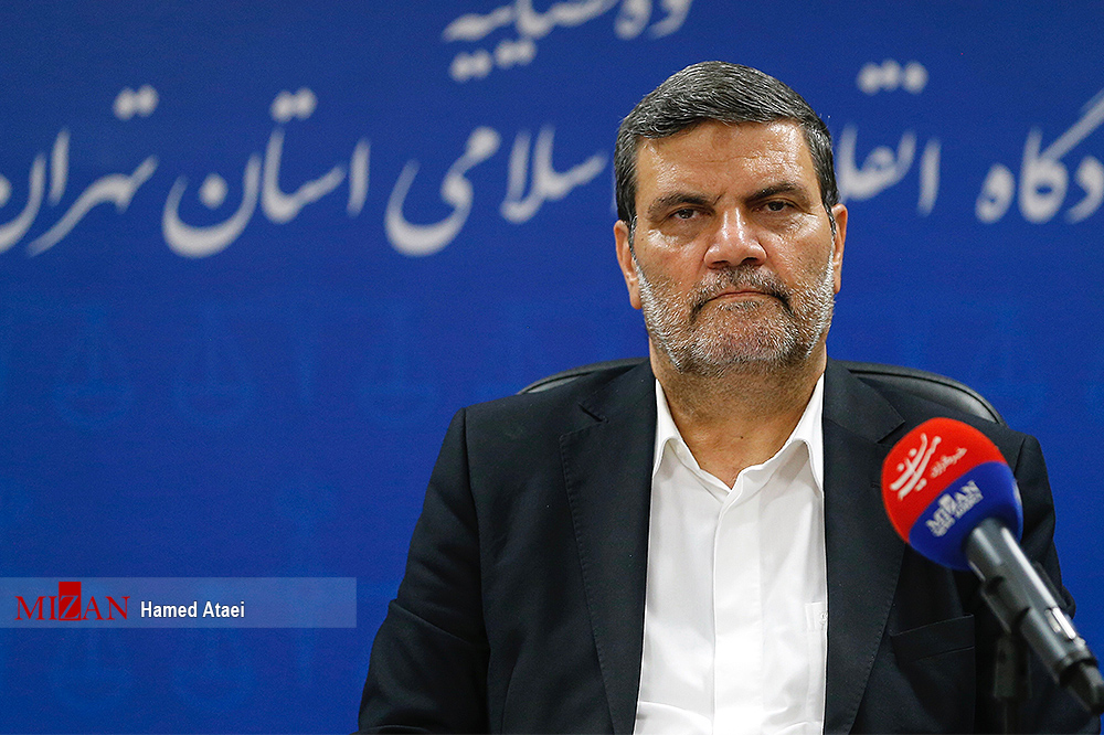 برگزاری دادگاه علنی رسیدگی به اتهامات یکی از لیدر‌های اصلی اغتشاشات خیابان پاسداران/ متهم: بازیچه دست مجذوبانی‌ها قرار گرفتیم/ در مورد تجمع زندان اوین حرف خلاف واقع به ما زدند/حضور ری استارتی‌ها در اغتشاشات