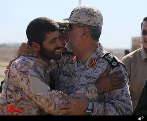 شهید مدافع حرم در آغوش فرمانده نیروی زمینی سپاه + عکس شهید مدافع حرم در آغوش فرمانده نیروی زمینی سپاه + عکس