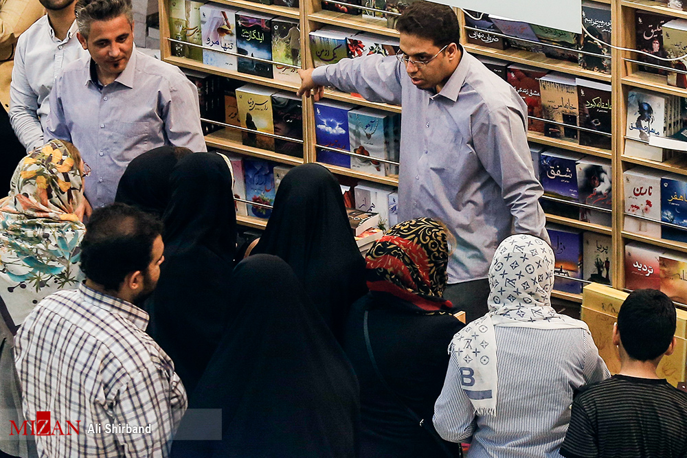 تازه های نشر تعطیلی کتابفروشیهای شهر در عصر تکنولوژی/ادبیات اولین قربانی فضای مجازی