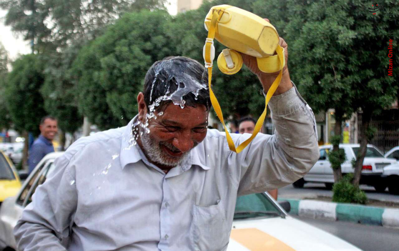 کسب و کار فعالیت و کسب و کار در دمای بالای ۵۰ درجه +عکس