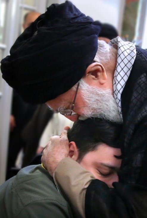 تصاویری از دیدار رهبر انقلاب با جانبازان حزب‌الله لبنان