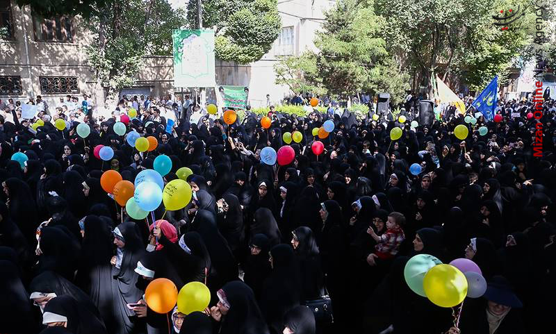 حجاب روایتی تصویری از اتفاقات روز گذشته/ دیدار رئیسجمهوری و اعضای هیات دولت با رهبر انقلاب/ نشست خبری سخنگوی دستگاه قضا/ رژه روز باستیل در پاریس