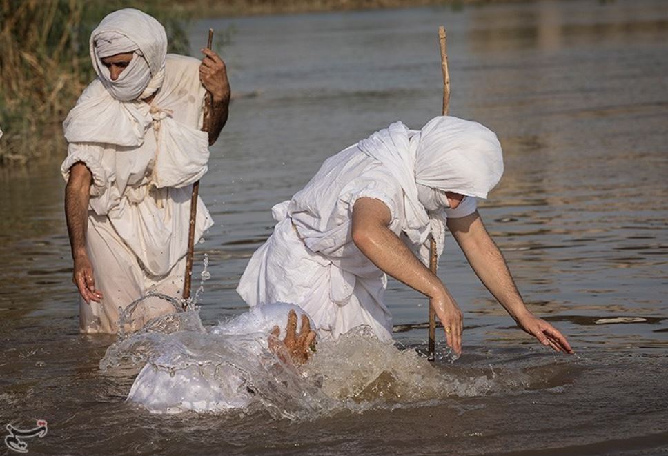 عکس/ مراسم غسل تعمید صابئین مندایی در اهواز به مناسبت تولد حضرت آدم (ع)
