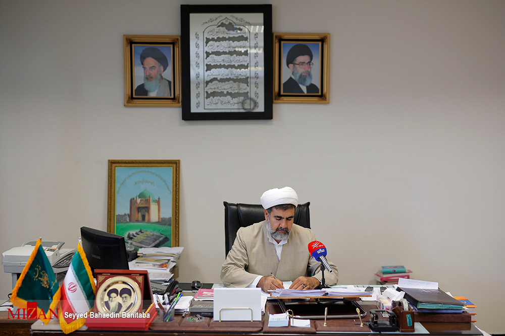 رییس دادگاه انقلاب در بحث مبارزه با قاچاق کالا و ارز کوتاه نخواهیم آمد/ از فضاسازیهای رادیوهای بیگانه، رژیم صهیونیستی و رسانههایی که در خدمت استکبار هستند، واهمهای نداریم/ مهمترین خواسته خانواده شهدای حادثه تروریستی مجلس