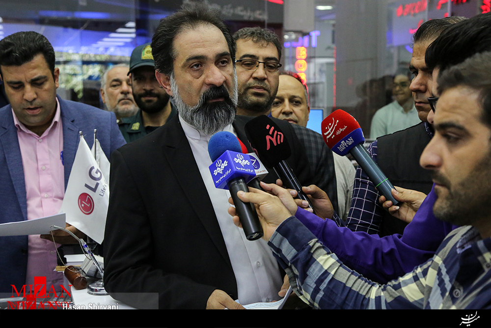 بسیاری از لوازم خانگی دپوی شده و در سطح عرضه توزیع نمیشود / استیصال پدری که برای تهیه لوازم خانگی جهیزیه در بازار حضور داشت/ انبارهای شرکت تولید کننده و وارد کننده لوازم خانگی زیرذره بین گشتهای تعزیزات بسیاری از لوازم خانگی دپوی شده و در سطح عرضه توزیع نمیشود / استیصال پدری که برای تهیه لوازم خانگی جهیزیه در بازار حضور داشت/ انبارهای شرکت تولید کننده و وارد کننده لوازم خانگی زیرذره بین گشتهای تعزیزات
