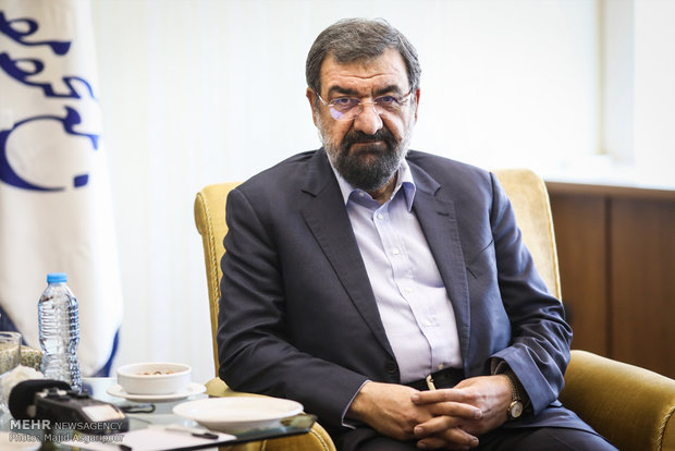 حمایت دبیر مجمع تشخیص مصلت نظام از مواضع انقلابی دکتر روحانی