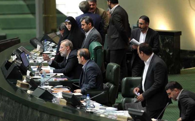 بخشی از اقدامات در رابطه با طرح ۲۴ ماده مجلس برای برون رفت از شرایط اقتصادی تقسیم کار شده است/شورای هماهنگی سران سه قوه درباره برخی موارد تصمصم گیری می‌کنند/همچنان منتظریم لایحه‌ای دولت برای برون رفت از شرایط اقتصادی هستیم