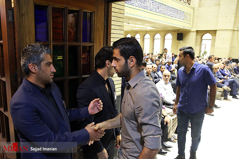 گزارش تصویری اختصاصی میزان از مراسم ختم پدر فرهاد و فرزاد مجیدی گزارش تصویری اختصاصی میزان از مراسم ختم پدر فرهاد و فرزاد مجیدی