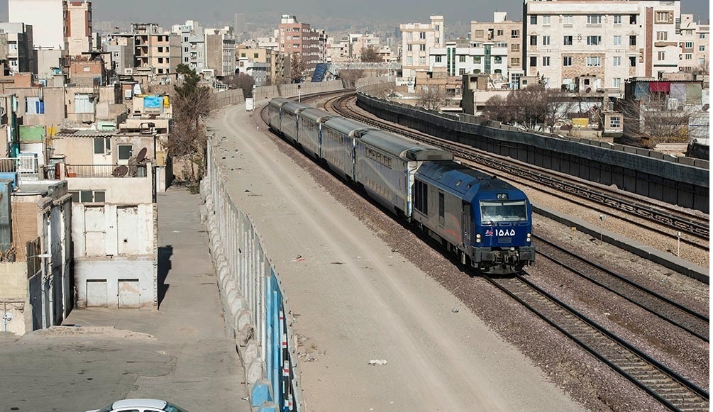 ریل راه آهن یکی از چالش‌های منطقه ١٧/ تاکنون گزارشی از آسیب‌ اجتماعی جبران ناپذیر در زیرگذر‌های راه آهن نداشتیم/به نگرانی‌ مردم منطقه واقفیم