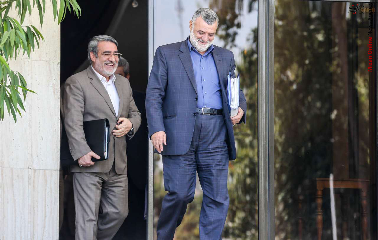 خندههای مستانه وزیران خندههای مستانه وزیران پس از جلسه هیات دولت +عکس