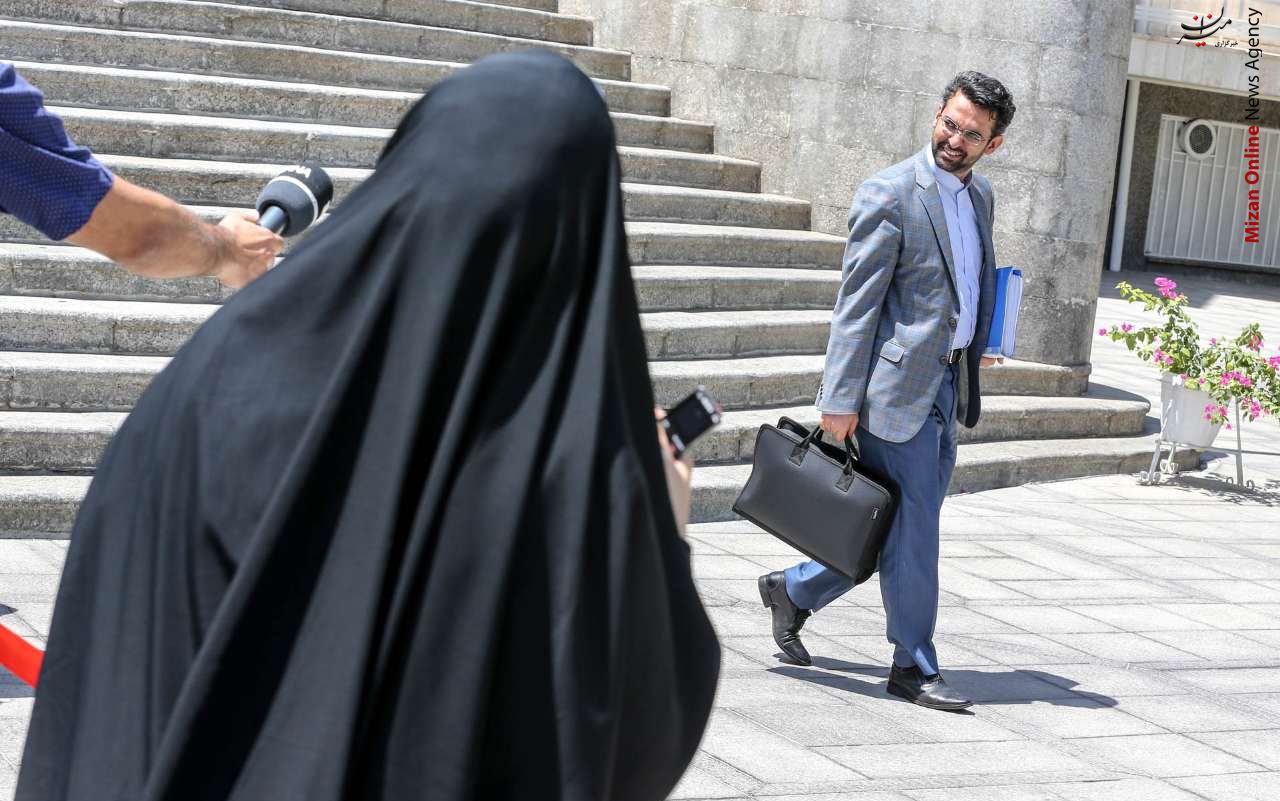 خندههای مستانه وزیران خندههای مستانه وزیران پس از جلسه هیات دولت +عکس