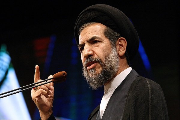 دشمن از فضای مجازی برای زیر سوال بردن کارنامه درخشان جمهوری اسلامی استفاده می‌کند