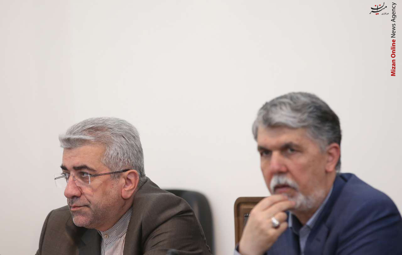 وزیر جهاد کشاورزی یادداشت فوری به وزیر جهاد کشاورزی در جلسه اقتصاد مقاومتی +عکس