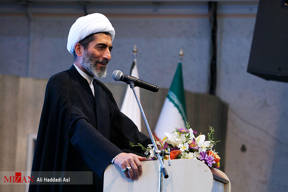 امروز باید مسیر سودآوری سرمایه را از سفته بازی و فعالیت‌های غیر مولد به مسیر مولد تبدیل کنیم