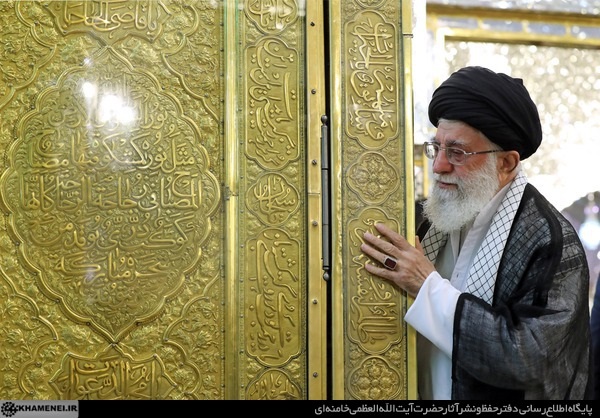 غبارروبی مضجع مطهر حضرت امام رضا (علیه‌السلام) با حضور رهبر انقلاب