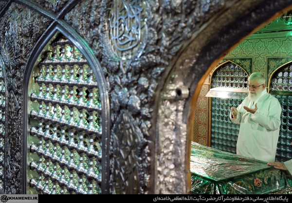 غبارروبی مضجع مطهر حضرت امام رضا (علیه‌السلام) با حضور رهبر انقلاب