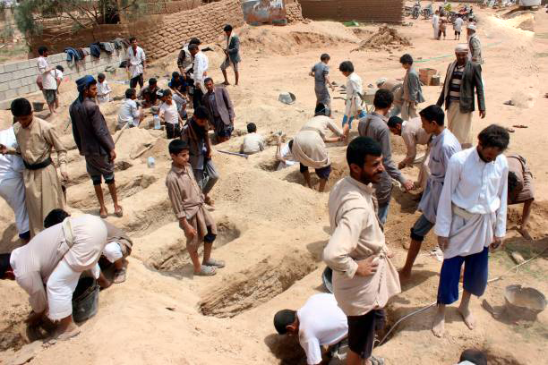 خاکسپاری کودکان شهید یمنی +عکس