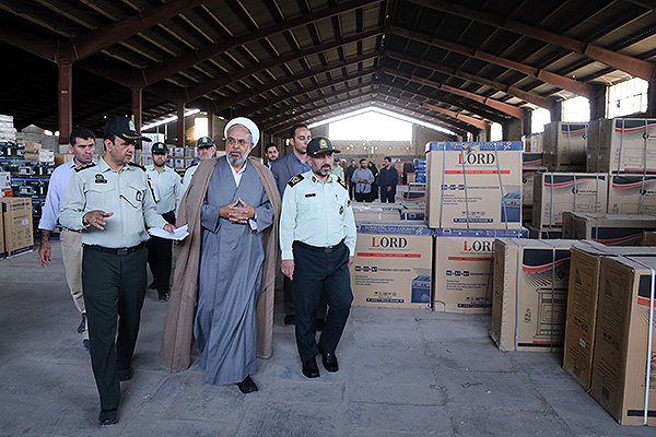 شناسایی ۵ انبار احتکار لوازم خانگی به ارزش ۳۰ میلیارد تومان در استان قزوین شناسایی ۵ انبار احتکار لوازم خانگی به ارزش ۳۰ میلیارد تومان در استان قزوین