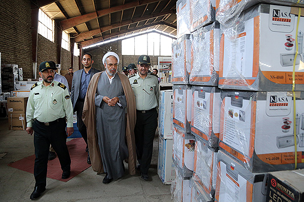 شناسایی ۵ انبار احتکار لوازم خانگی به ارزش ۳۰ میلیارد تومان در استان قزوین شناسایی ۵ انبار احتکار لوازم خانگی به ارزش ۳۰ میلیارد تومان در استان قزوین