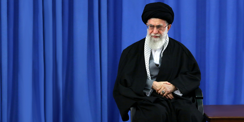 رهبر انقلاب اسلامی: مجازات مفسدان اقتصادی سریع وعادلانه انجام شود/در مورد اتقان احکام دادگاه‌ها دقت لازم را توصیه فرمائید/ رئیس قوه قضائیه: هرگونه تعلیق و تخفیف مجازات اخلالگران ومفسدان اقتصادی ممنوع است