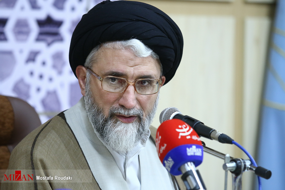 صبر و شکیبایی لازمه غلبه بر فتنه‌ها و توطئه‌های دشمن/ از معاهدات و کنوانسیون‌های دشمنان نباید خود را در حصر ببینیم/ تا زمانی که جهاد گری‌ها و ایثارگری‌ها در جامعه وجود دارد وعده الهی محقق خواهد شد/ دشمن هیچ زمانی دست از دشمنی خود برنخواهد داشت