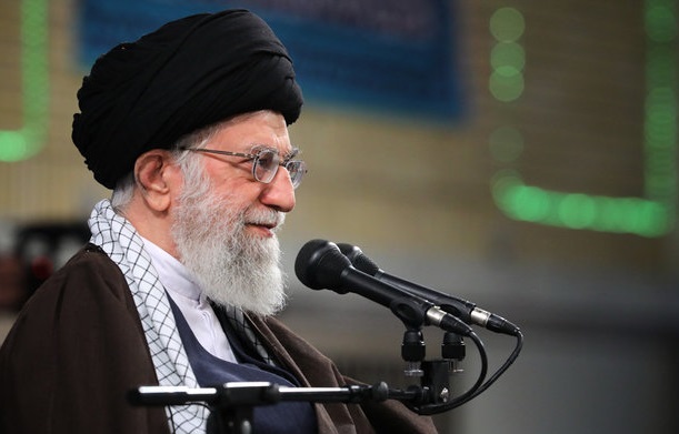 هزاران نفر از اقشار مختلف مردمی  با مقام معظم رهبری دیدار می کنند