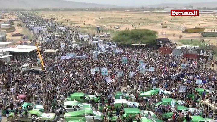 حضور گسترده مردم یمن در مراسم تشییع پیکر شهدای دانش‌آموز+تصاویر