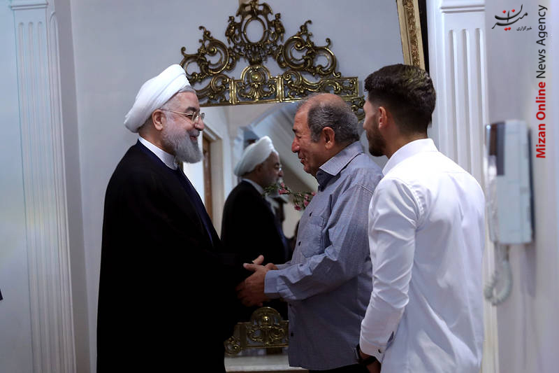 روحانی روایتی تصویری از اتفاقات روز گذشته/حضور هنرمندان در منزل مرحوم عزت الله انتظامی/ فعالیت جهادگران در سرپل ذهاب/ حضور روحانی در منزل خلبان