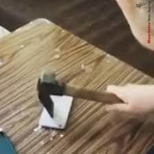 مردم آیفونها را آتش زدند مردم آیفونها را آتش زدند